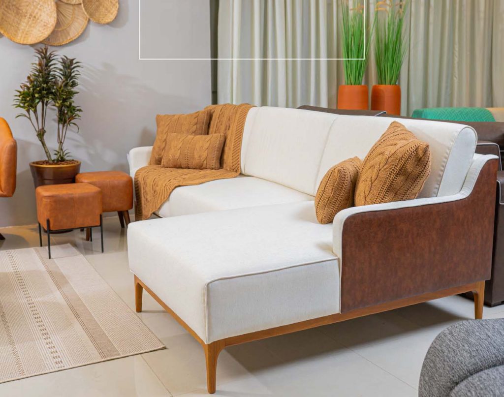 Sofa 3 Lugares Com Chaise Definition